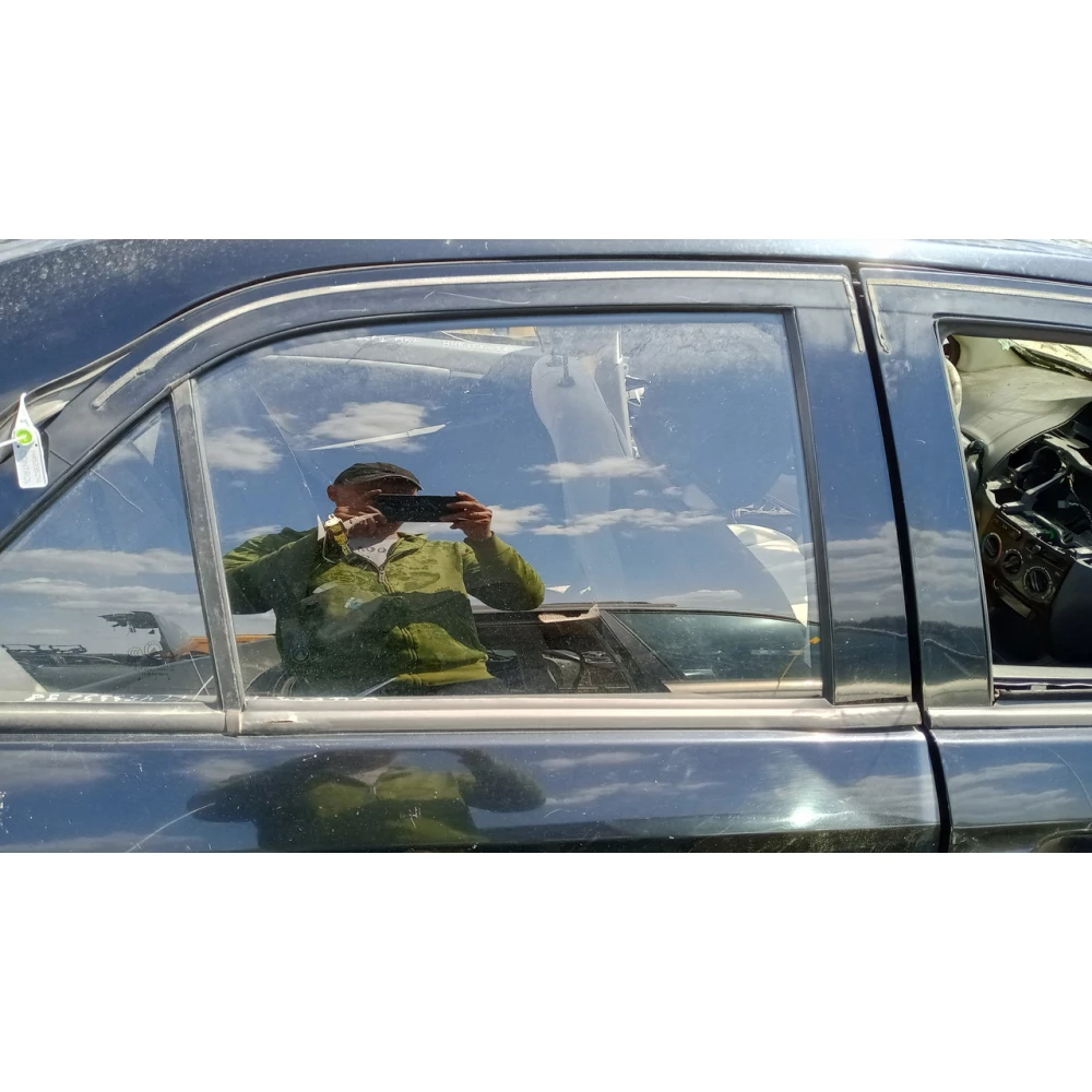 43R000196 заднее правое скло Geely Ck