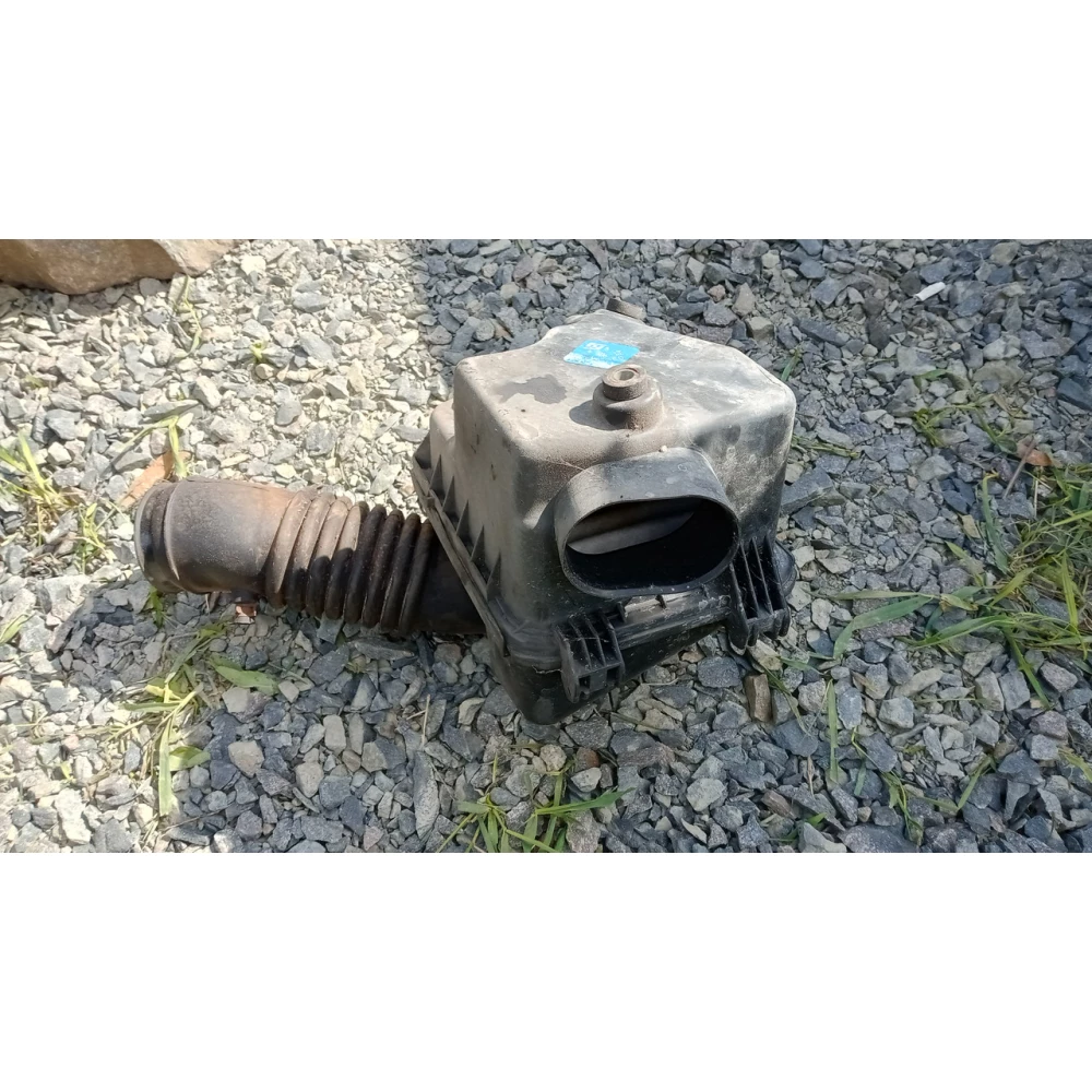1016000585-01 корпус воздушного фильтра Geely Mk2