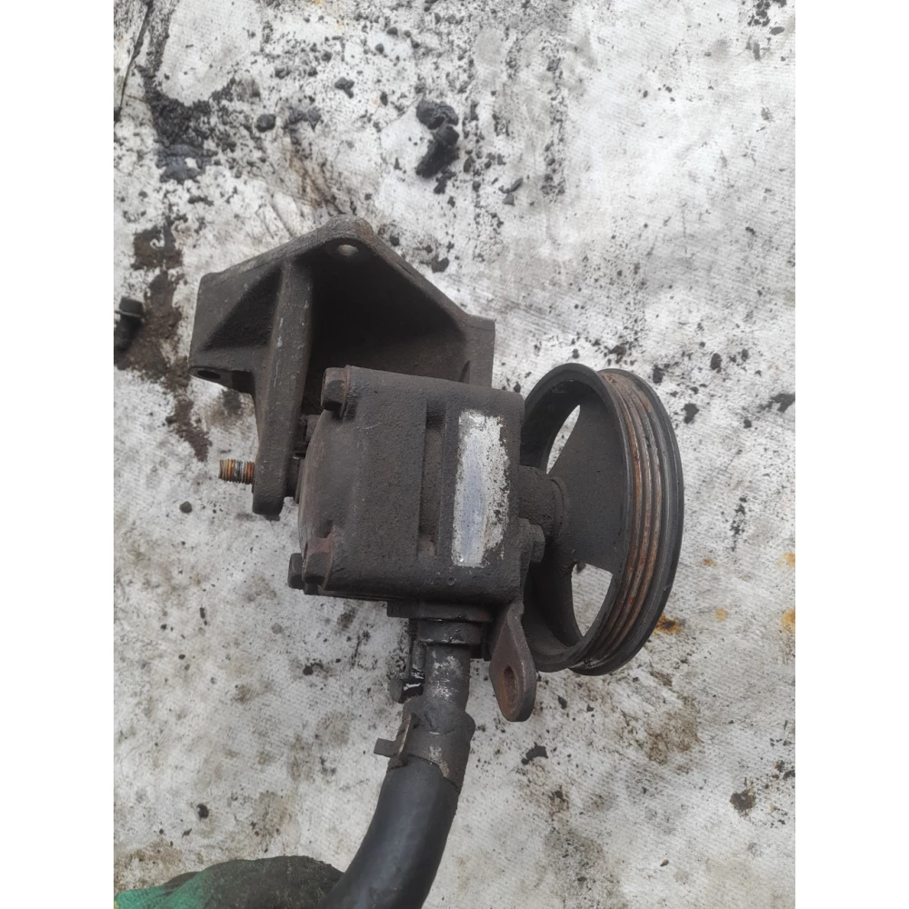 7611332111 насос гидроусилителя руля Nissan almera n16 1.8 16v