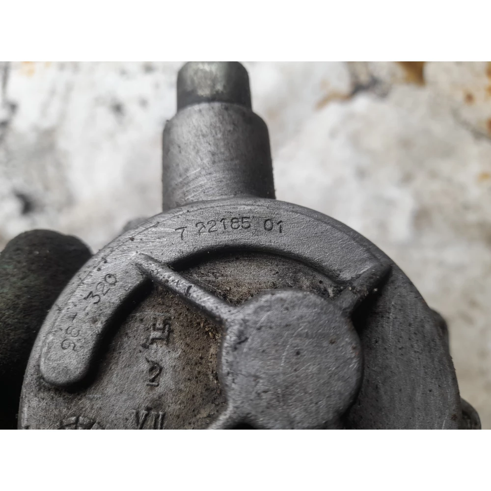 72218501 вакуумный насос Audi A6C5 2.5