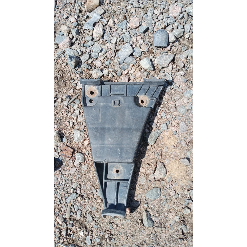 8D0807283 передний левий кронштейн крепления бампера Audi A4 B5