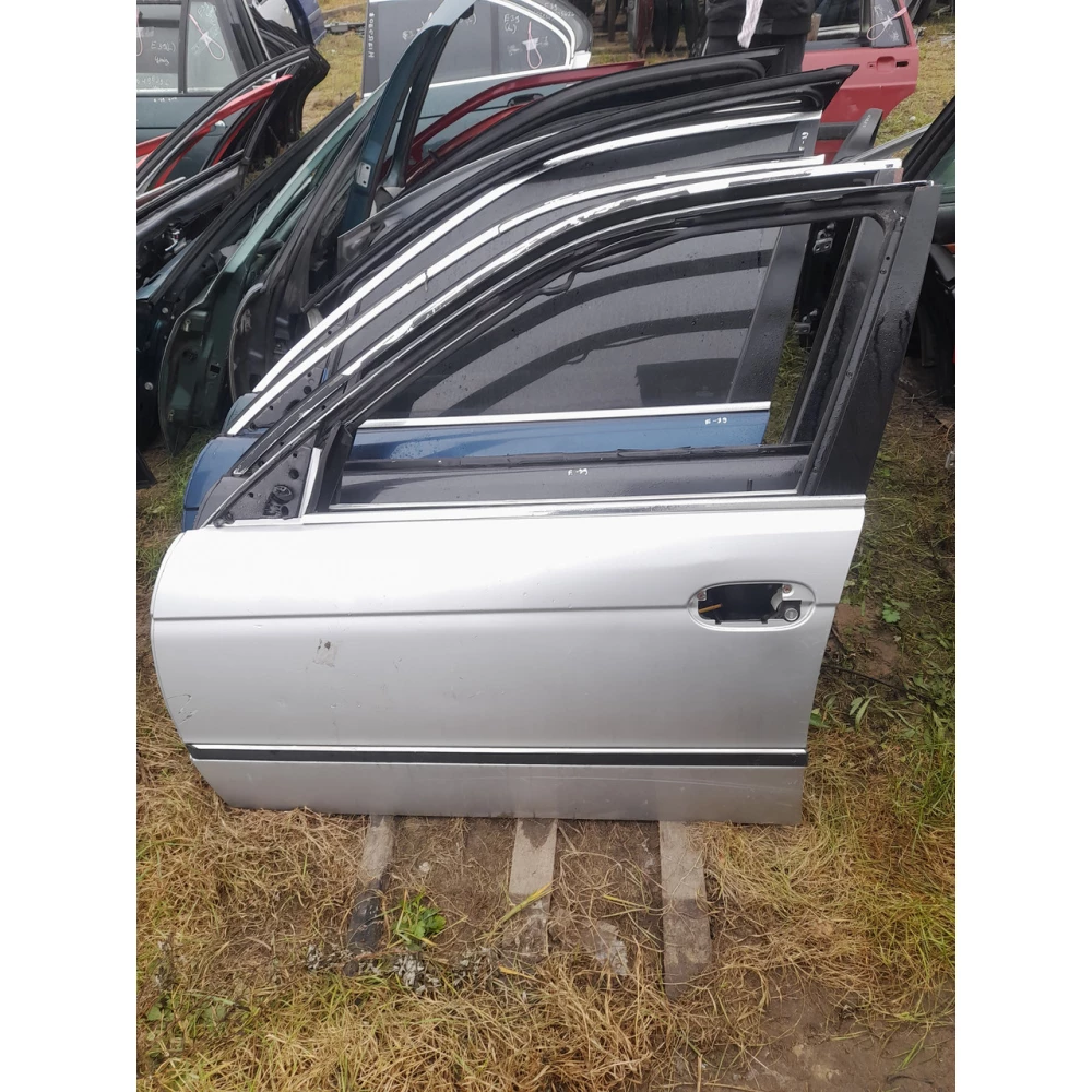 Передняя левая дверь BMW E39