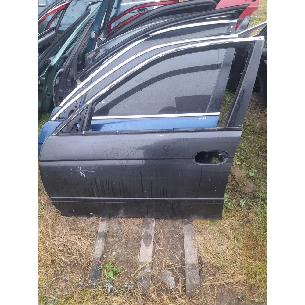 Передняя левая дверь BMW E39