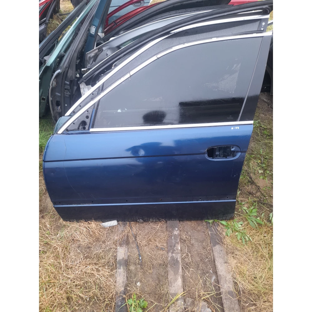 Передняя левая дверь BMW E39