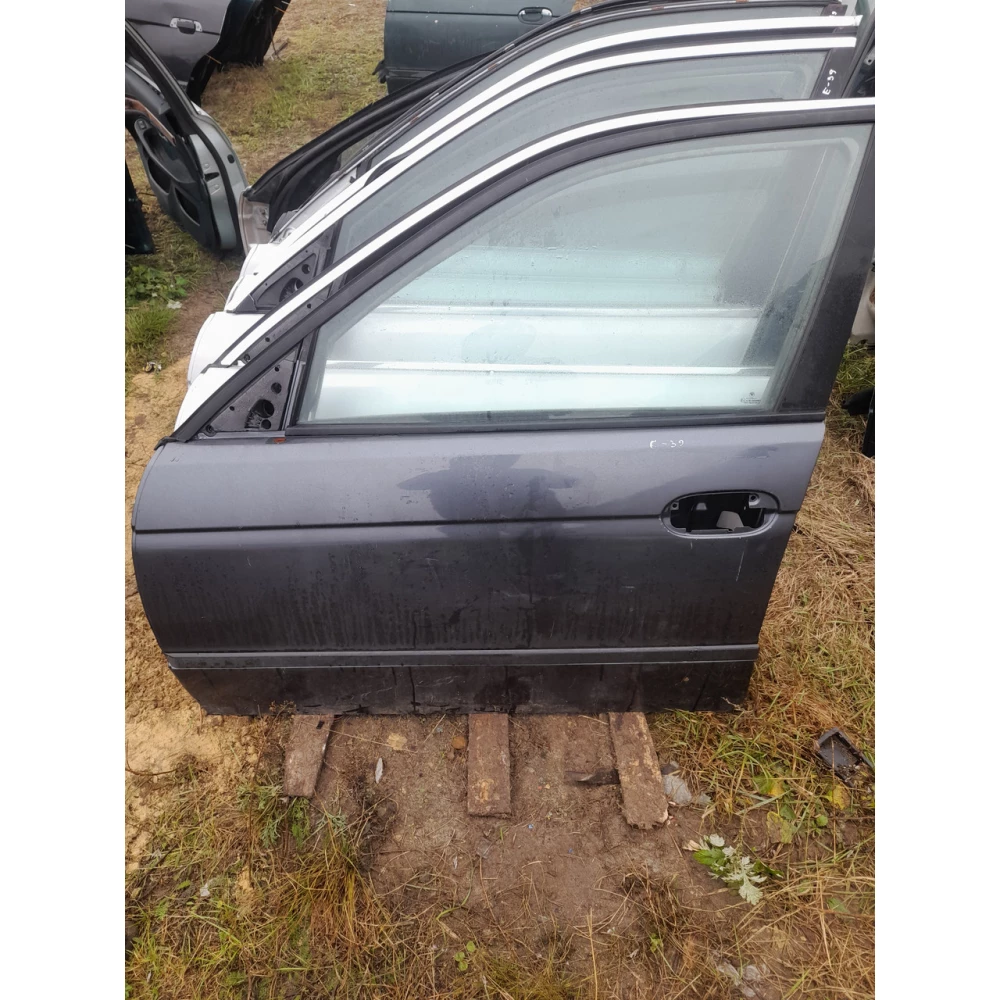 Передняя левая дверь BMW E39
