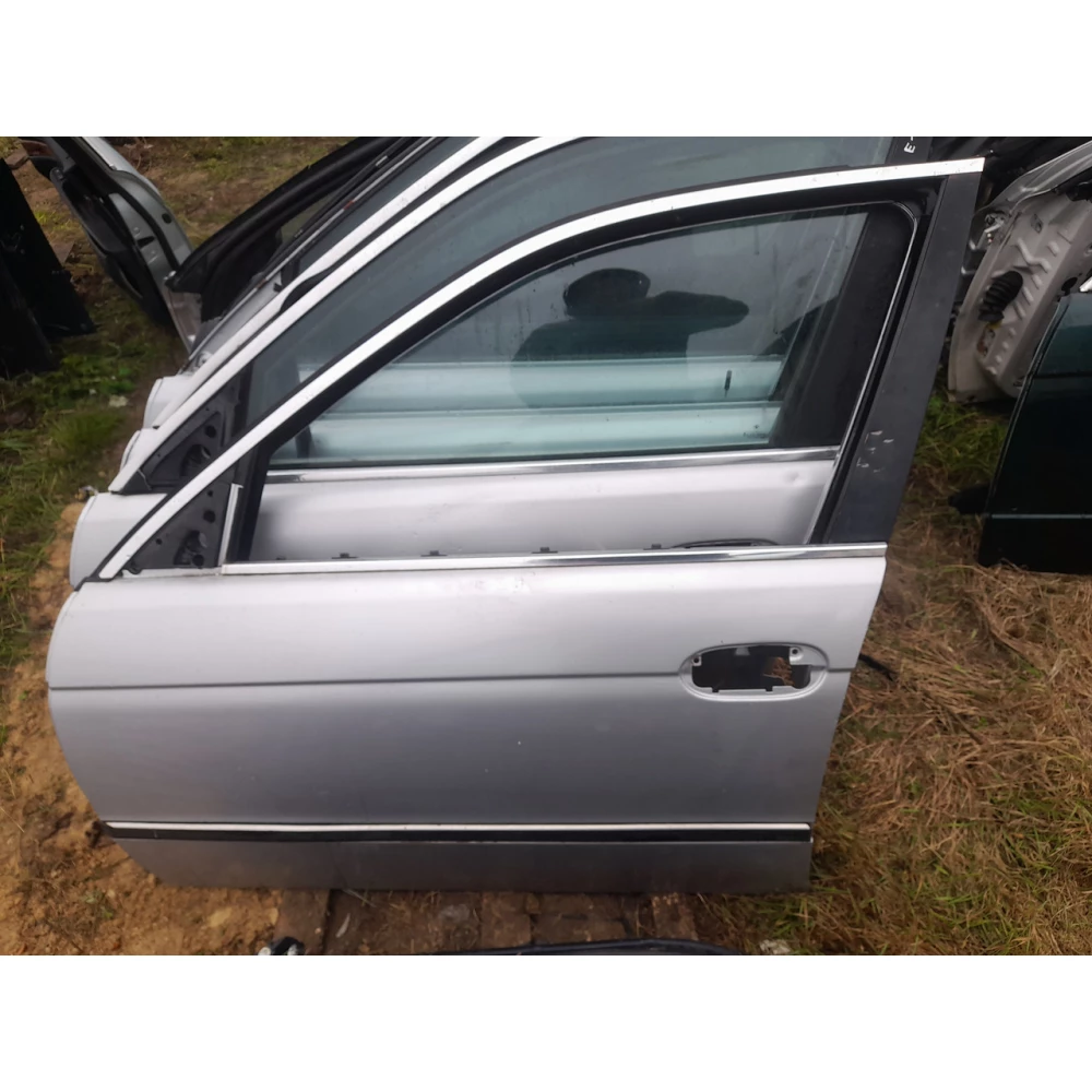 Передняя левая дверь BMW E39