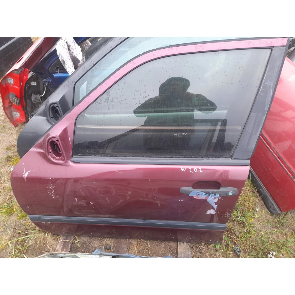 Передняя левая дверь Mercedes-Benz w202