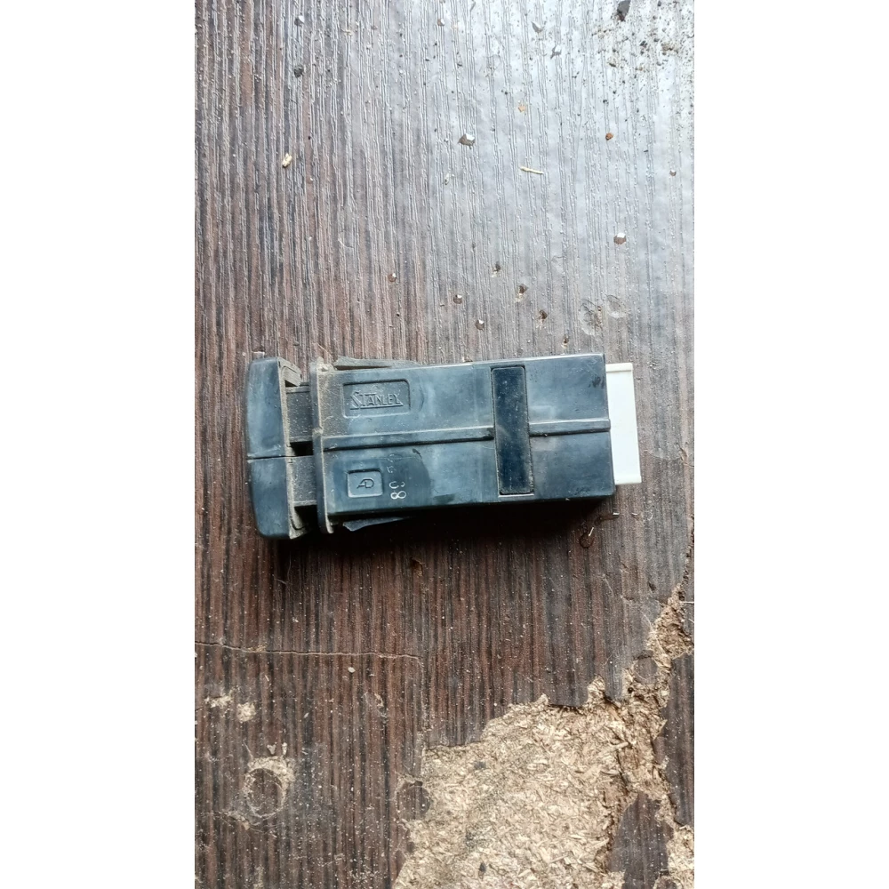 AD8930 кнопка птф Мазда Примаси