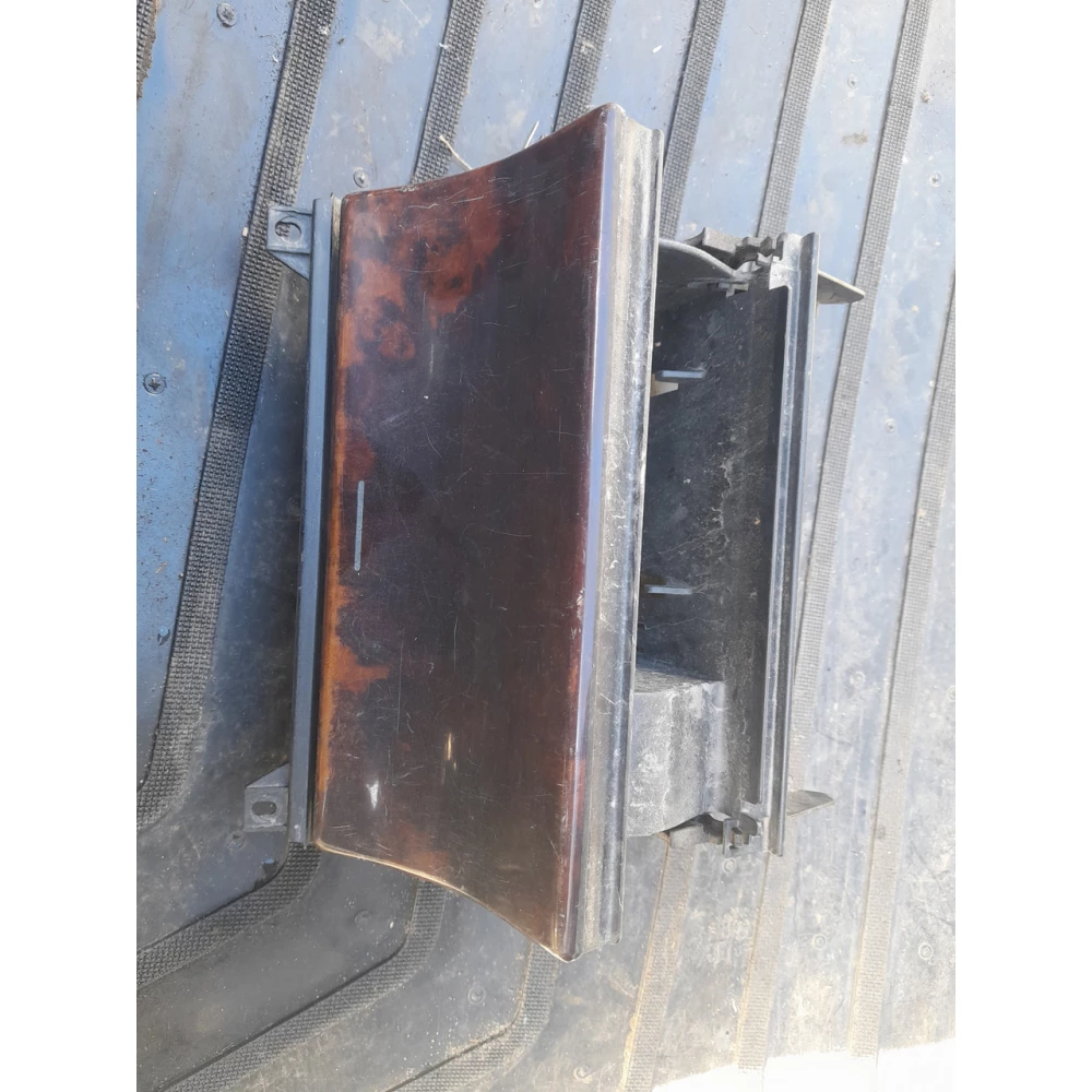 Пепельница  Mercedes-Benz w210