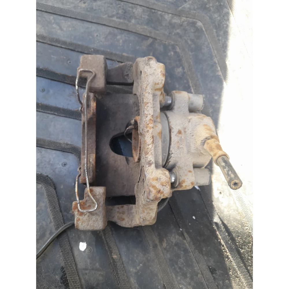 Передний правый  супорт Mercedes-Benz w210