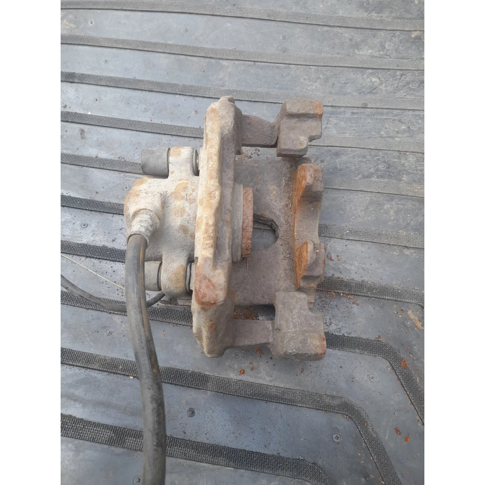 Передний левый супорт Mercedes-Benz w210