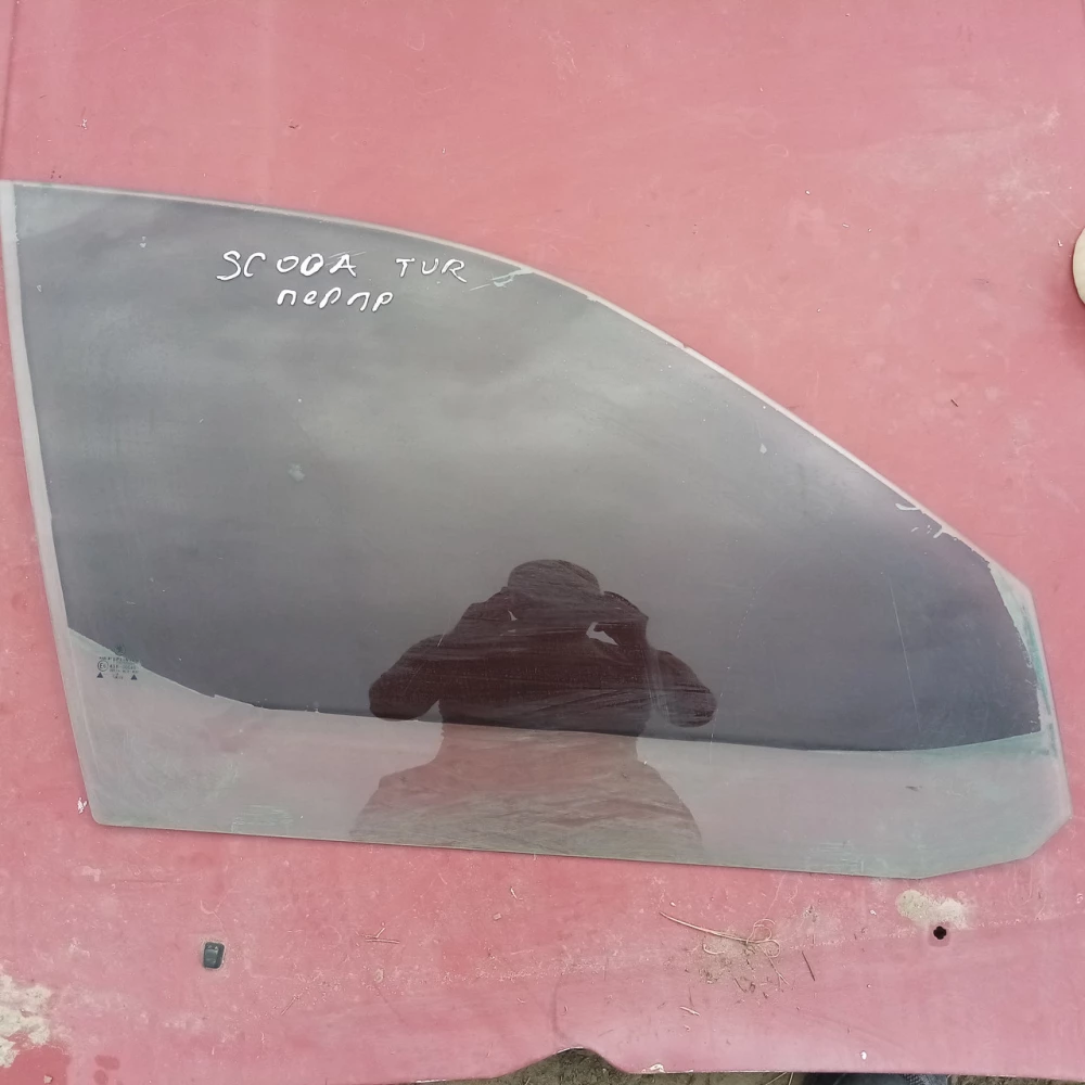 Передее правое скло Skoda Octavia tur 43R00049