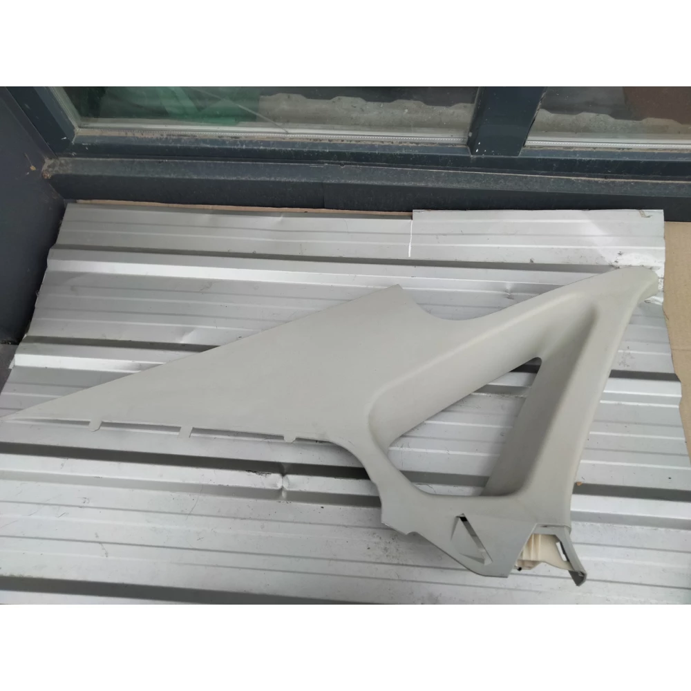 Обшивка стойки задней левой и правой верхняя VOLKSWAGEN PASSAT B7 USA  561-867-287-C , 561-867-288-C