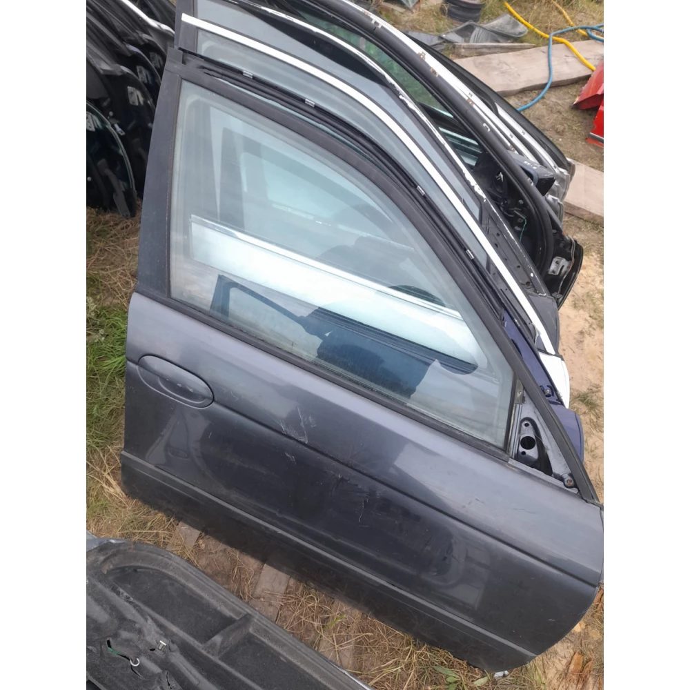 Передняя правая дверь BmwE39