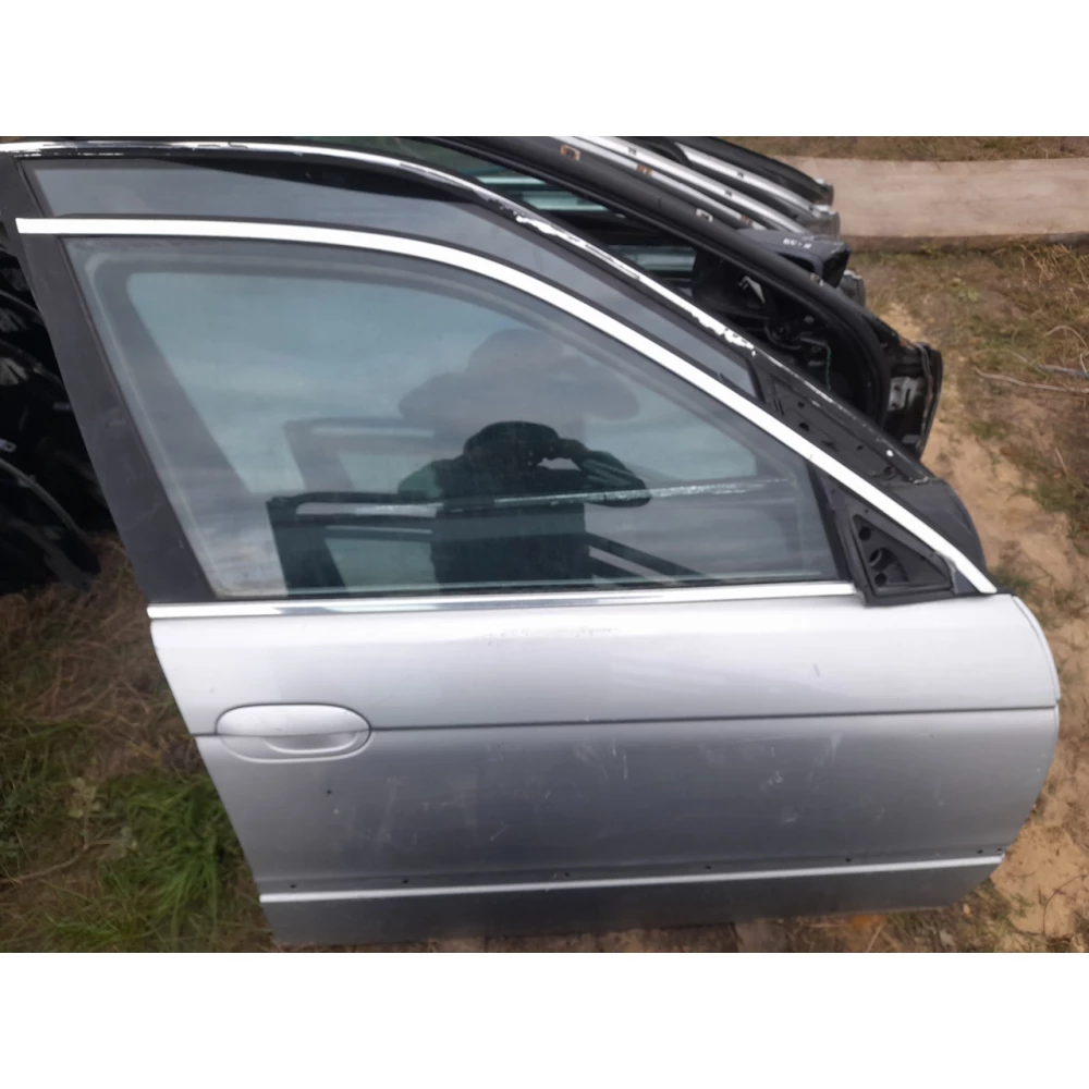 Передняя правая дверь BmwE39