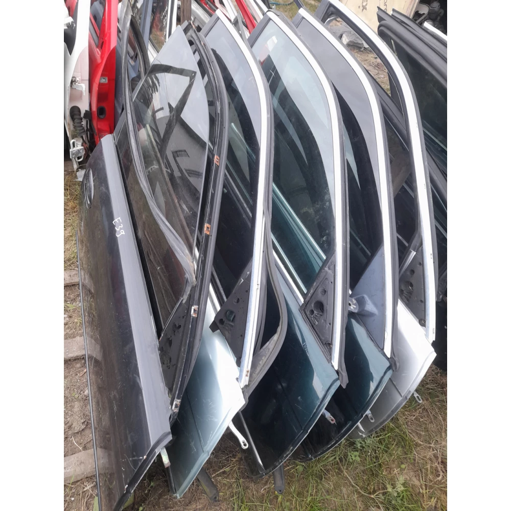 Передняя правая дверь BmwE39