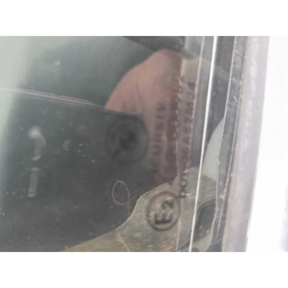 Переднее правое скло Bmw E39