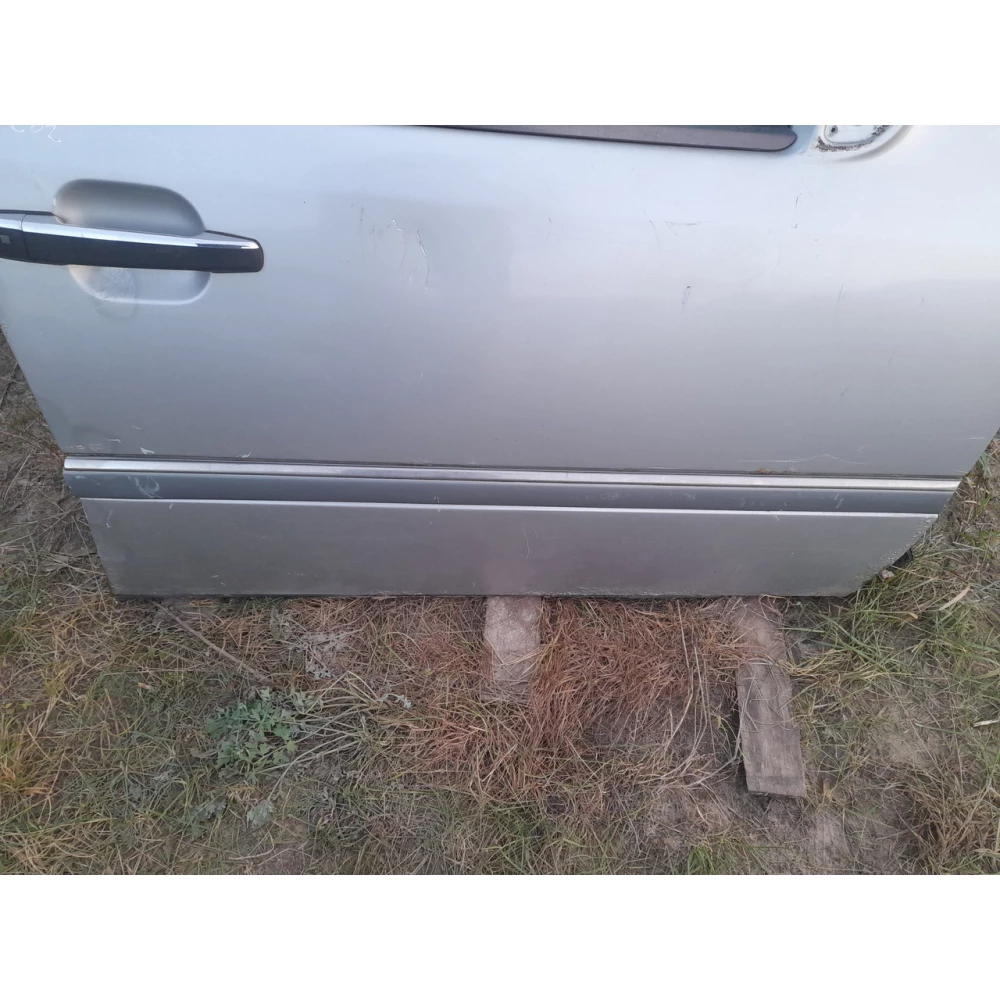 Передняя правая дверь Mercedes-Benz w202