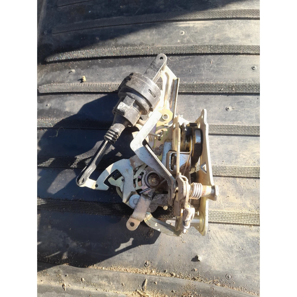 Левый замок двери Mercedes-Benz w210