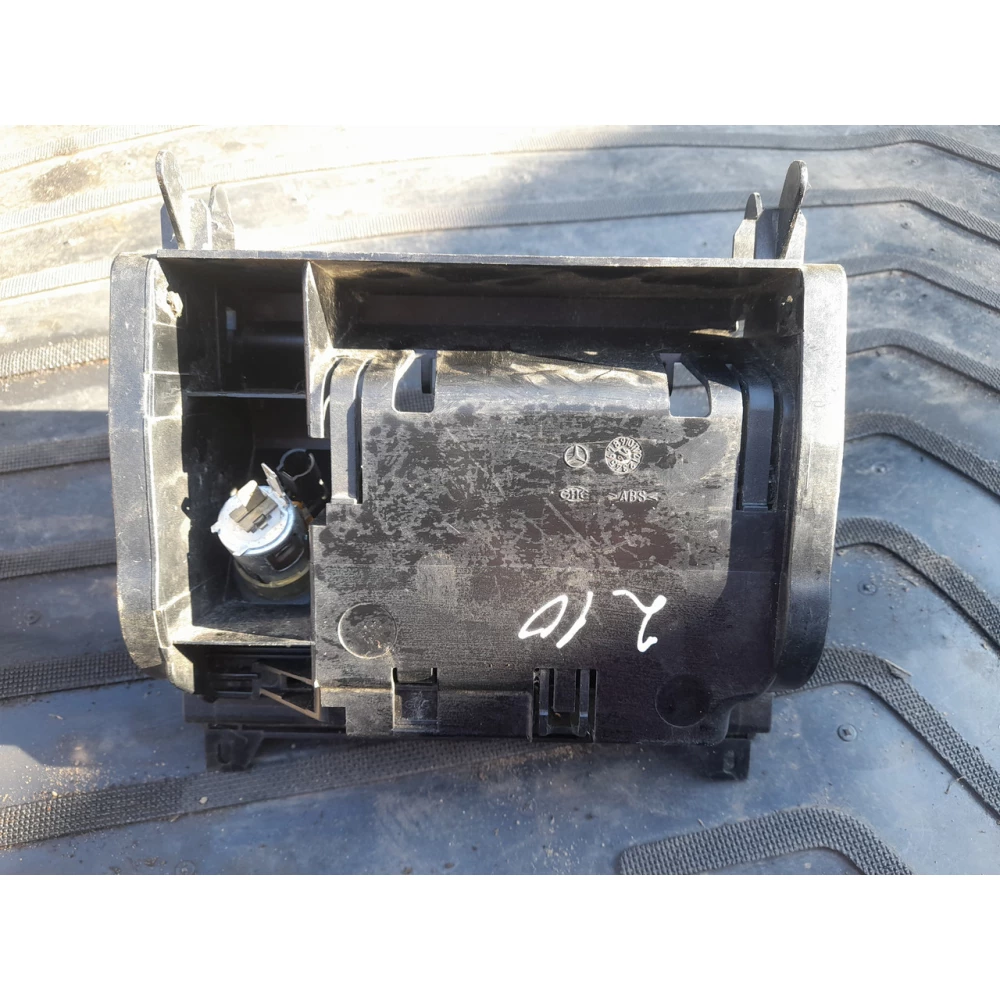 Корпус пепельницы Mercedes-Benz w210