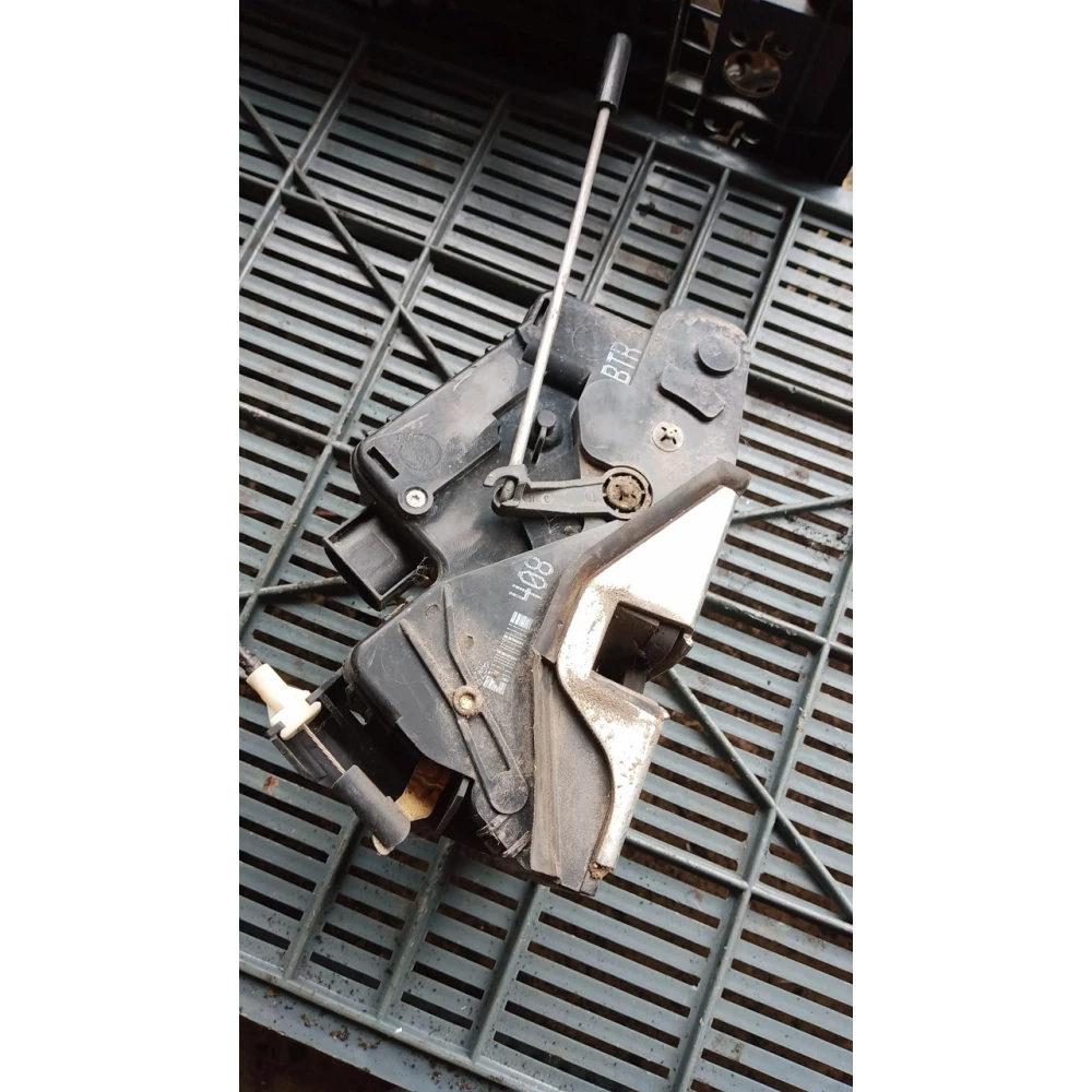 8206408 замок передней правой двери Bmw E46