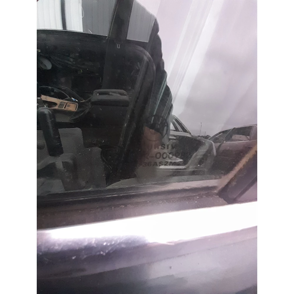 Переднее левое скло Bmw E39