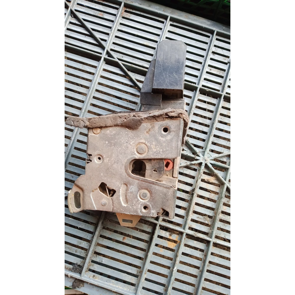 8352165 задний левий замок двери Bmw E39