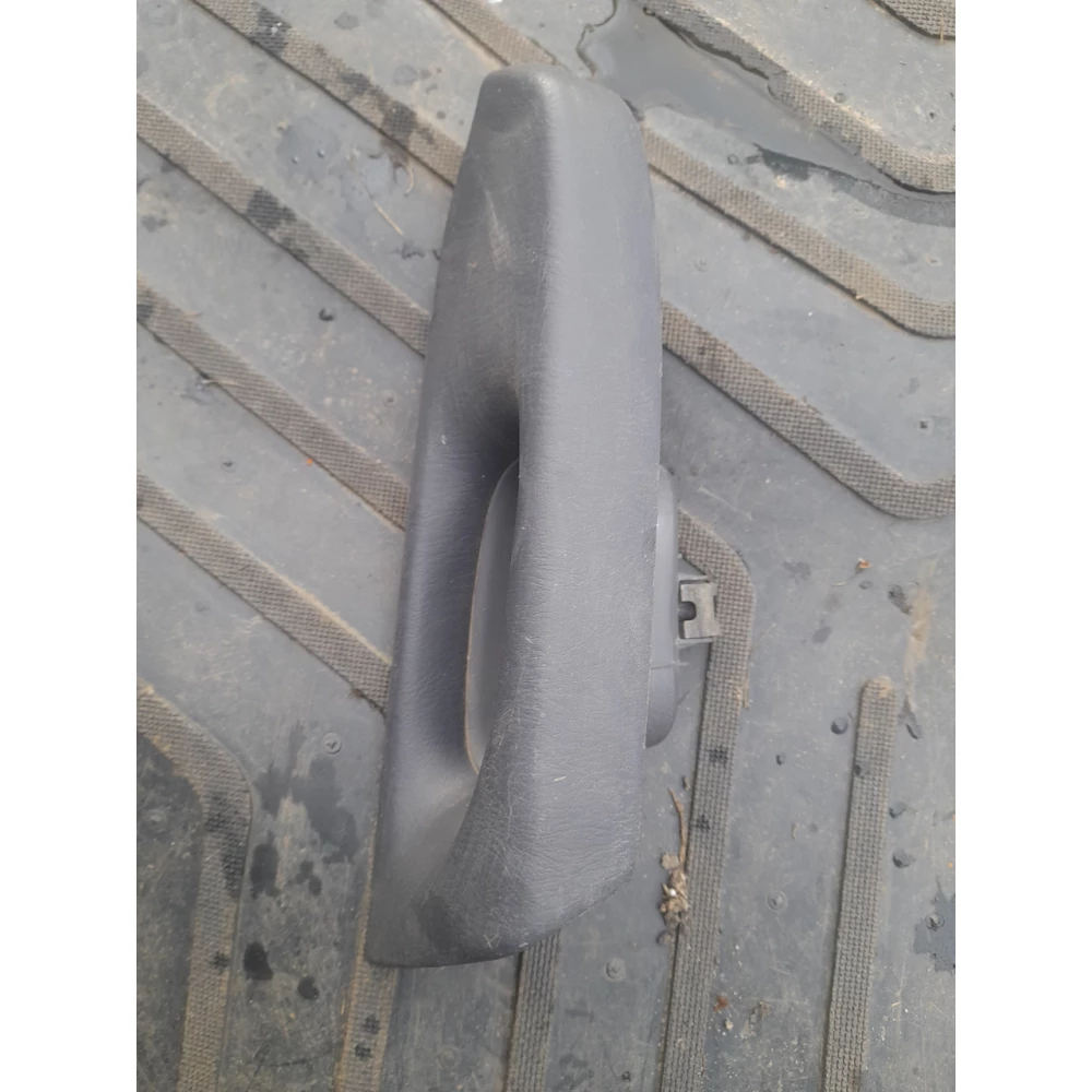 Правый  пластик дверной карты Nissan Almera N16 82946