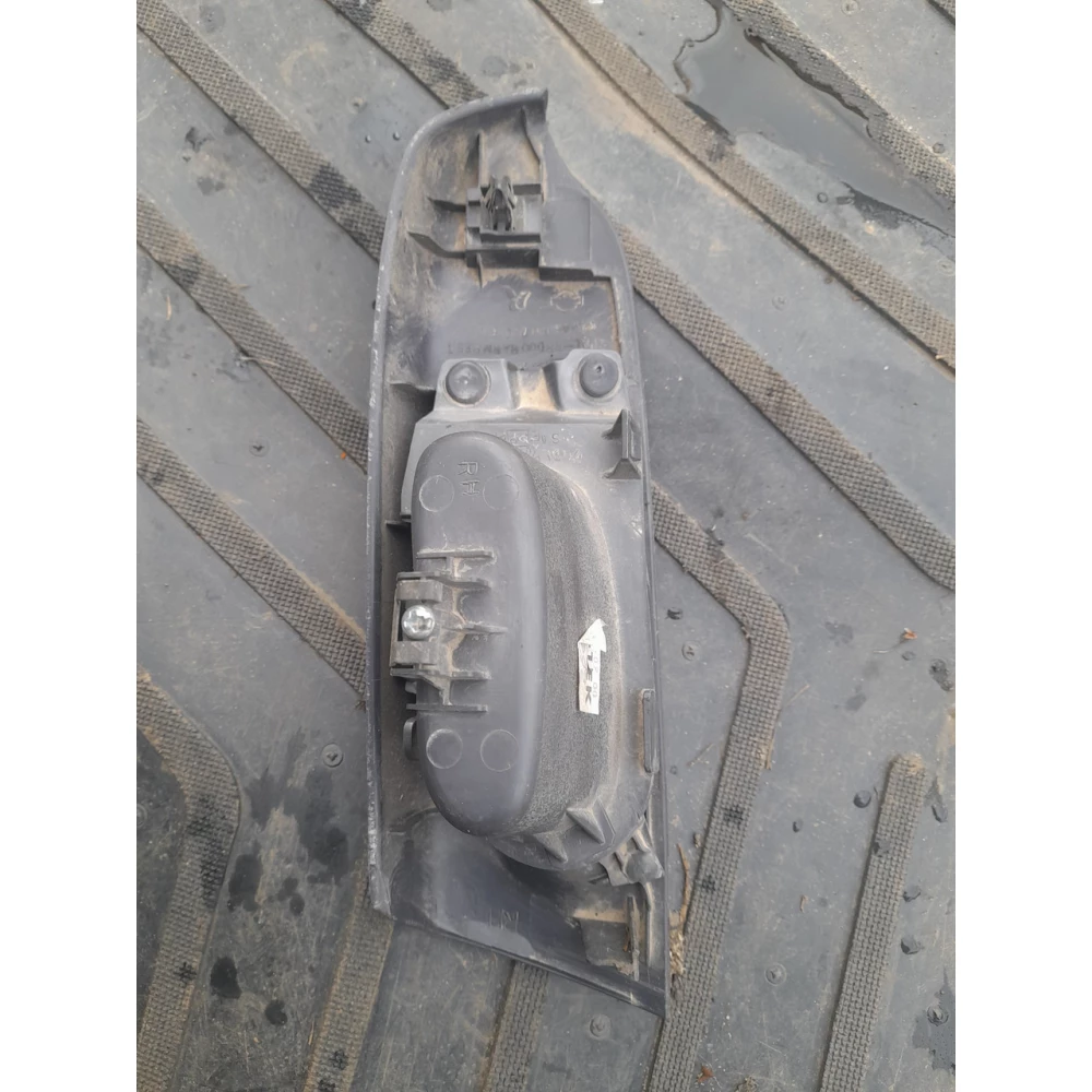 Правый  пластик дверной карты Nissan Almera N16 82946