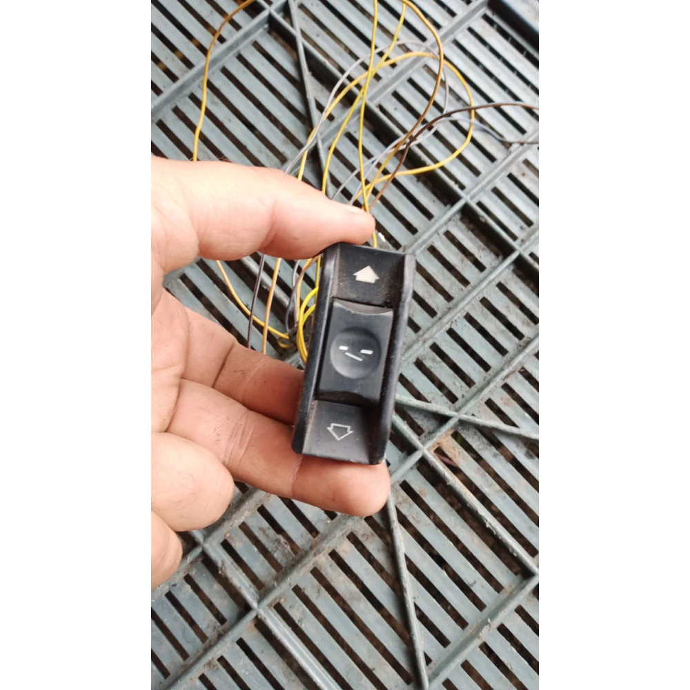 8352182 кнопка открития люка Bmw E39