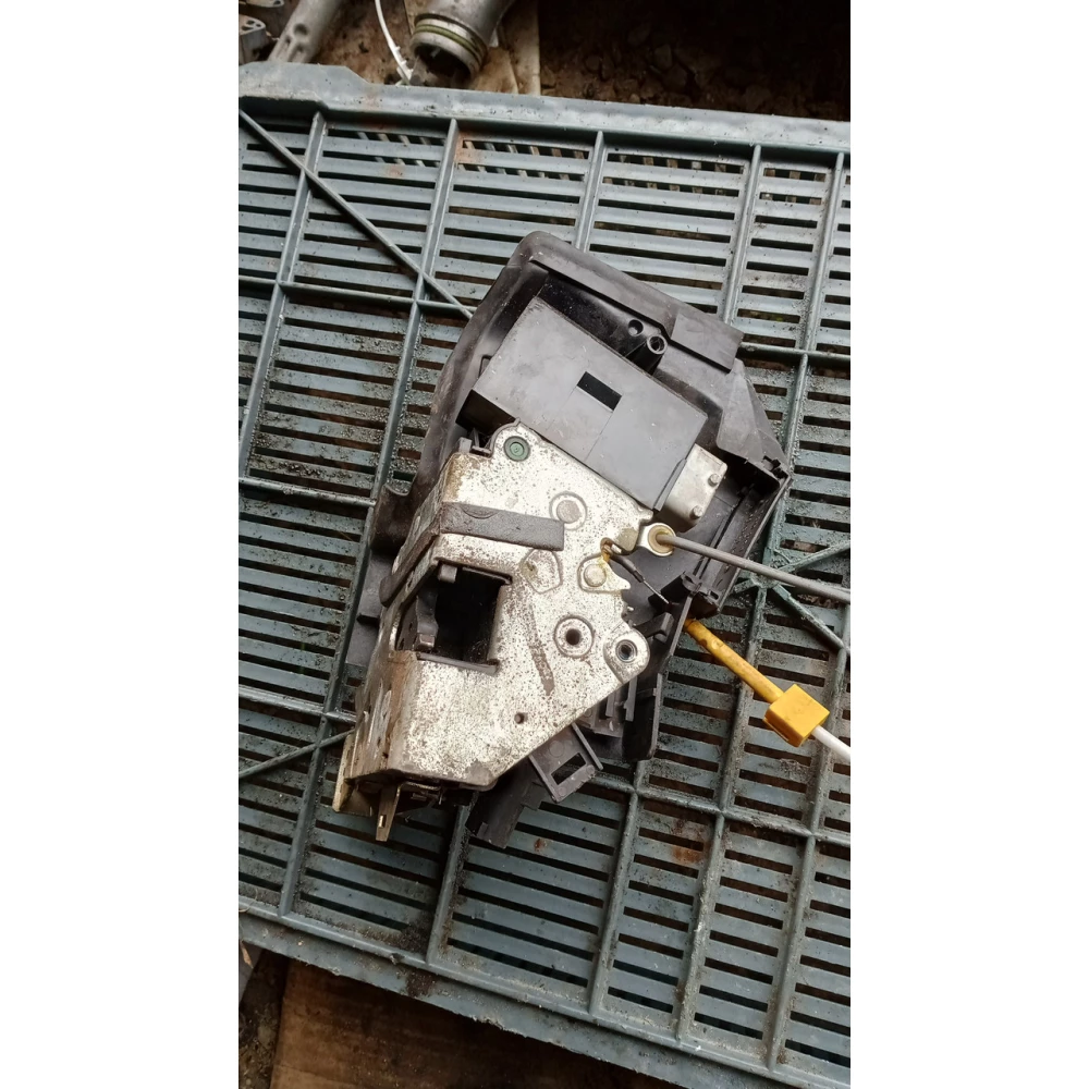 82350959 передний левий замок двери Bmw E39