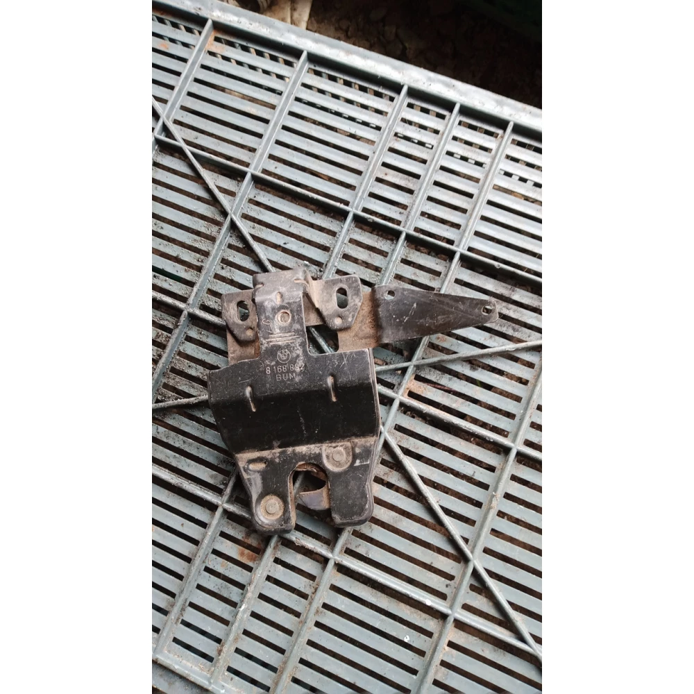 8168892 замок багажника Bmw E 39  универсал