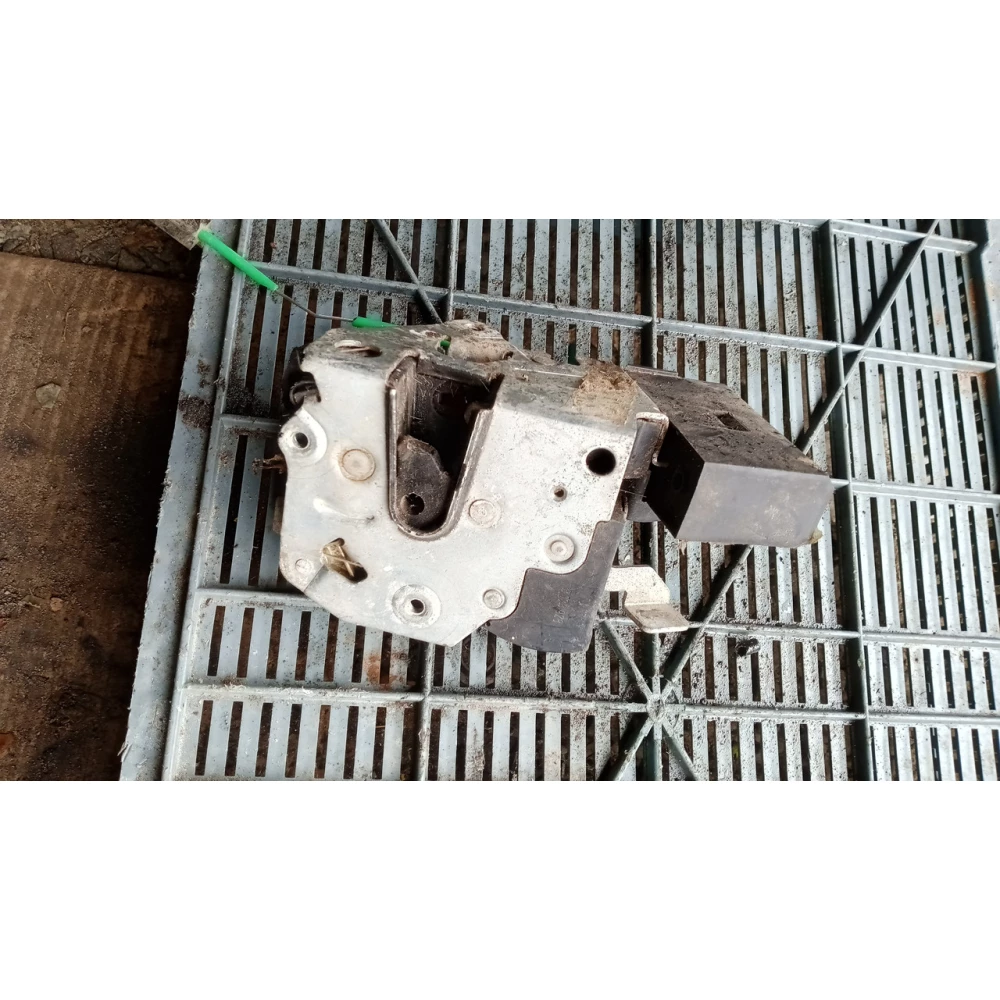 67111387607 замок задней правий двери Bmw E36