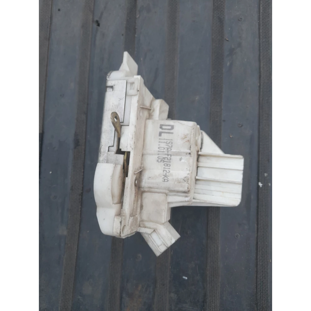 Левый задний замок двери  Ford Mondeo Mk3