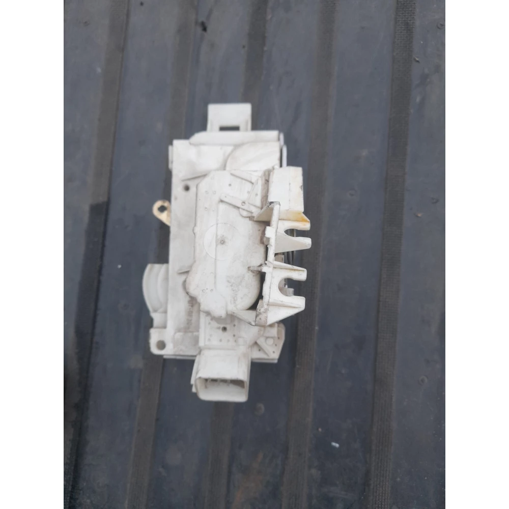 Левый задний замок двери  Ford Mondeo Mk3