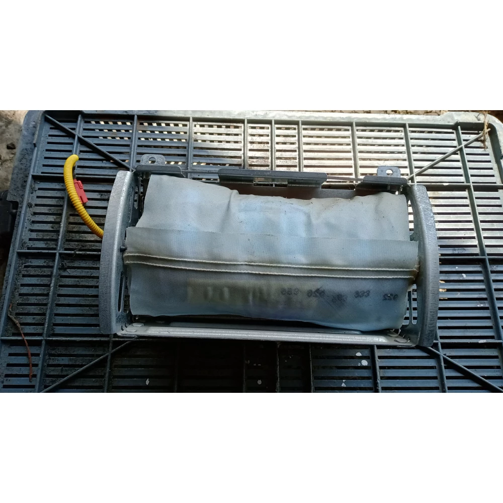 570606600 подушка безпеки Mitsubishi Carisma