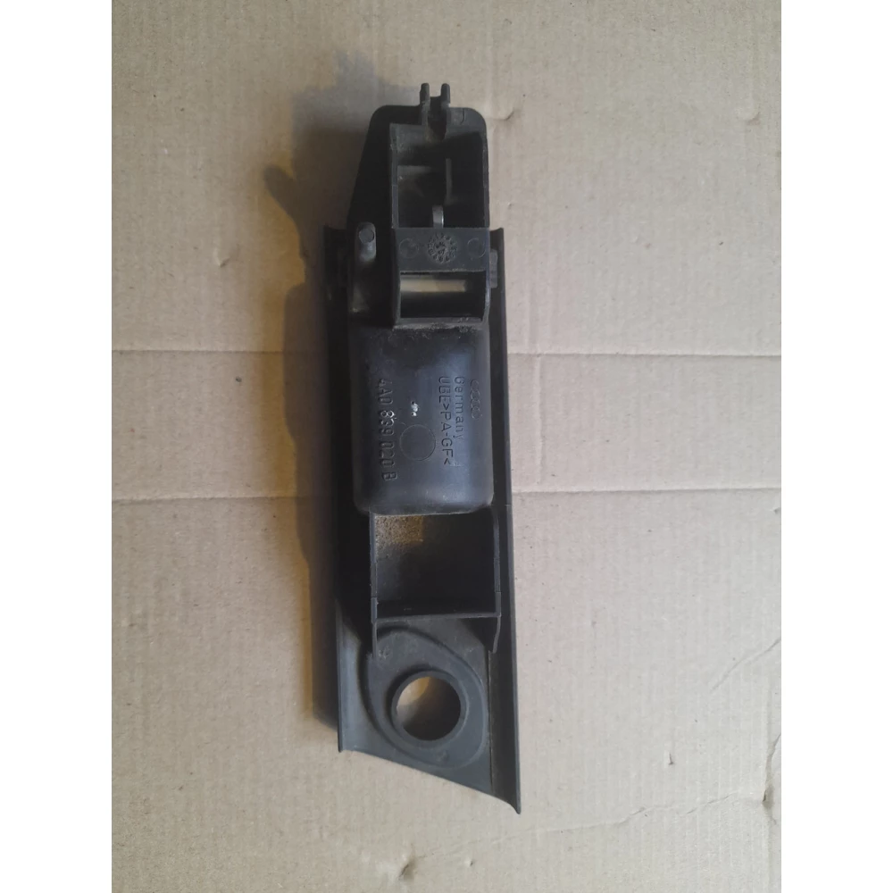 Передняя правая ручка двери Audi A4B5