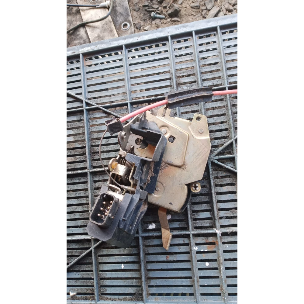 8353012 замок передней правий двери Bmw E39