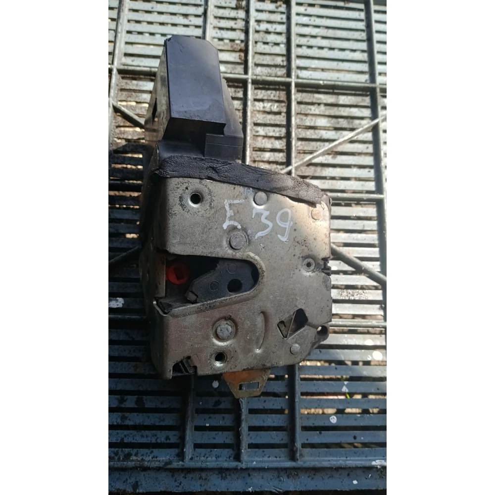 8352165 передний правий замок двери Bmw E39