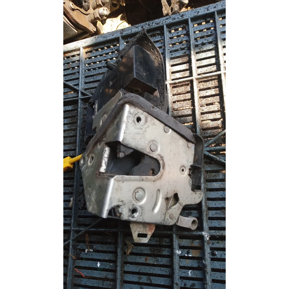 8352165 правий замок двери Bmw E39