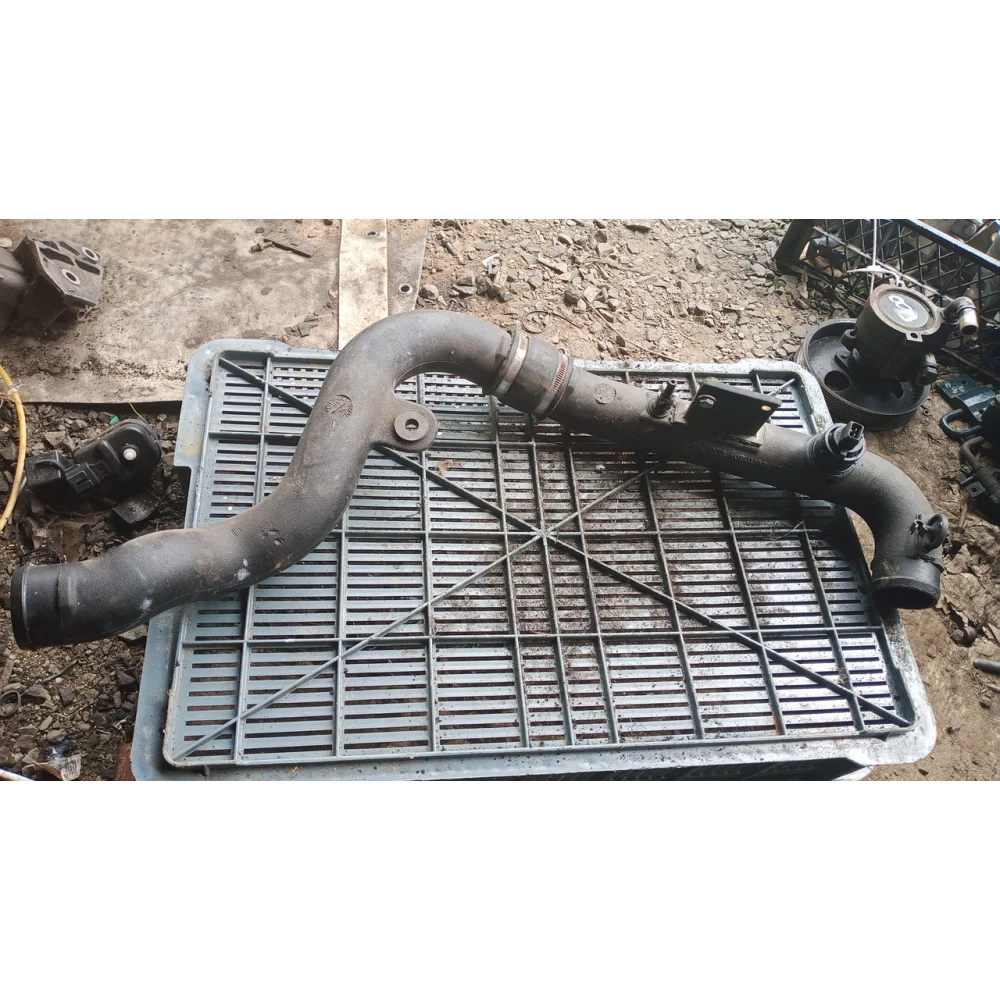 8D0145840A патрубок интеркулера Audi A4 B5 1.9