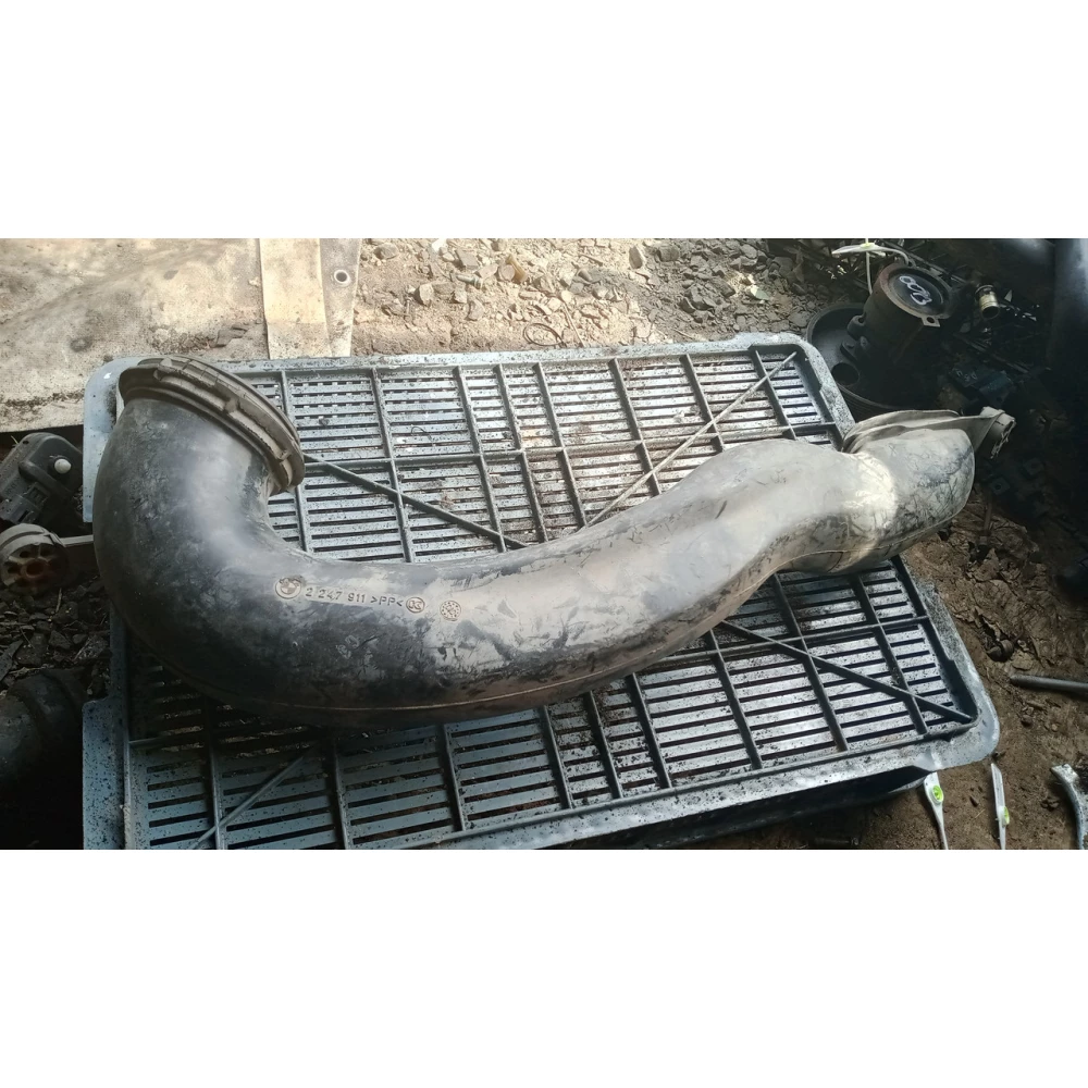 2247911 воздухозаборник Bmw E39