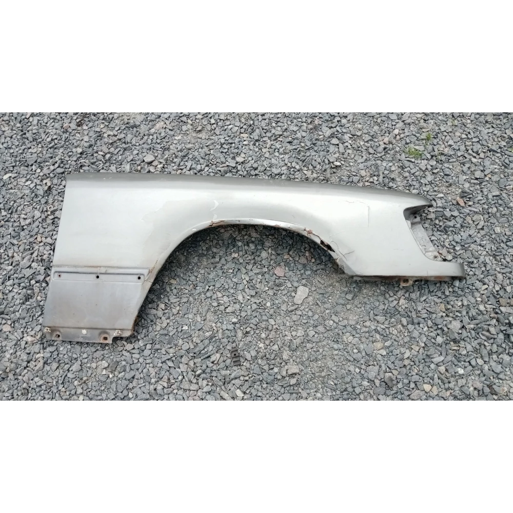 Переднее правое крило Mercedes Benz w 124