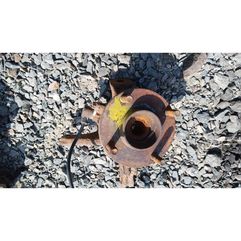 Передняя правая ступица Nissan Almera N16