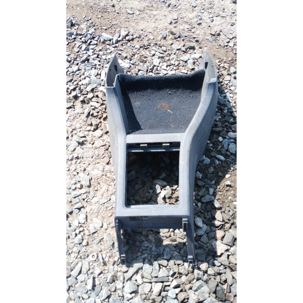 8a1863243 центральний тунель Audi 80B4