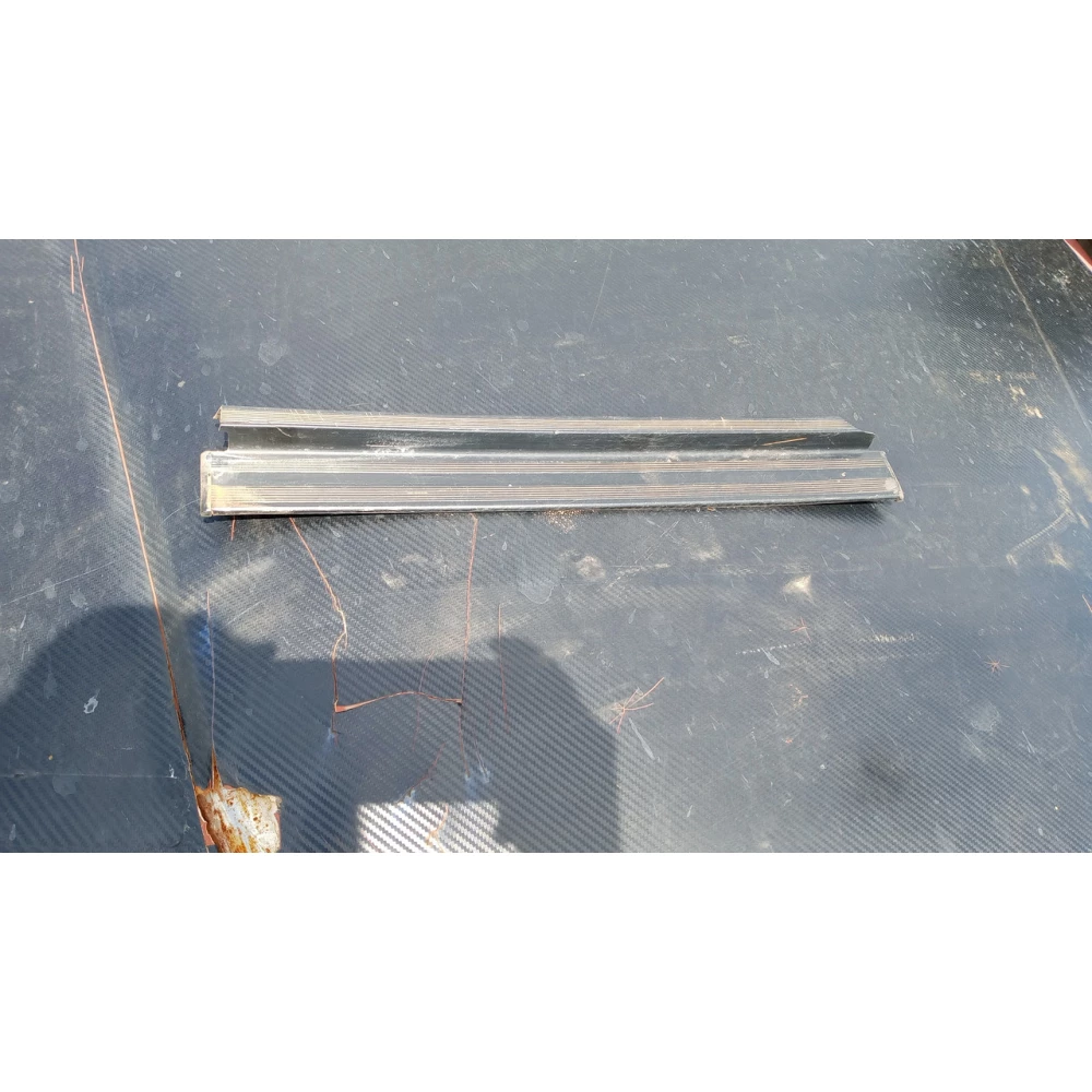 Задняя правая накладка порога Mercedes Benz w 124