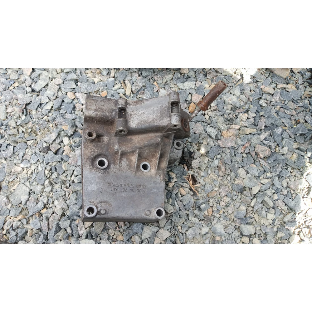 1022361030 кронштейн гур 
Mercedes Benz w 124