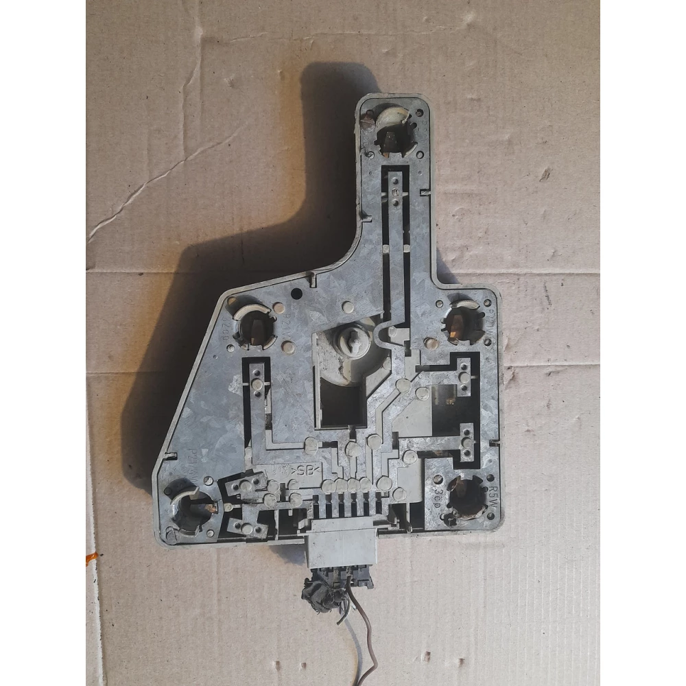 Плата заднего  правого стопа Mercedes-Benz w124