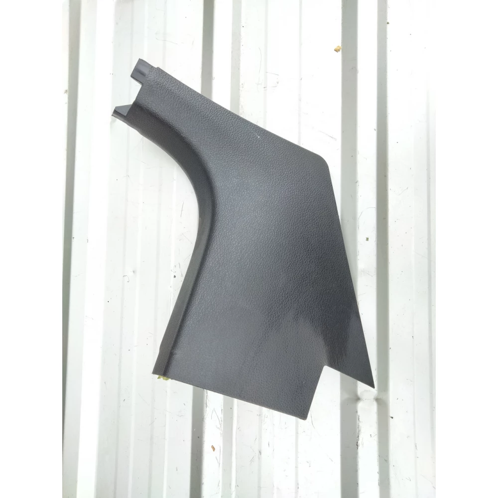 Накладка передней стойки нижняя правая VOLKSWAGEN PASSAT B7 USA 561-863-484