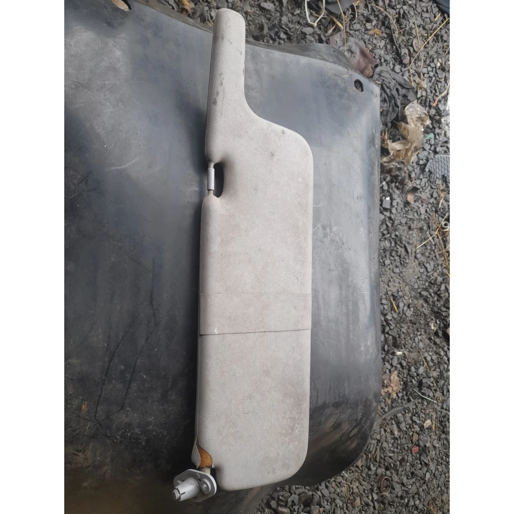 Левый солнцезащитный козирок Mitsubishi Carisma